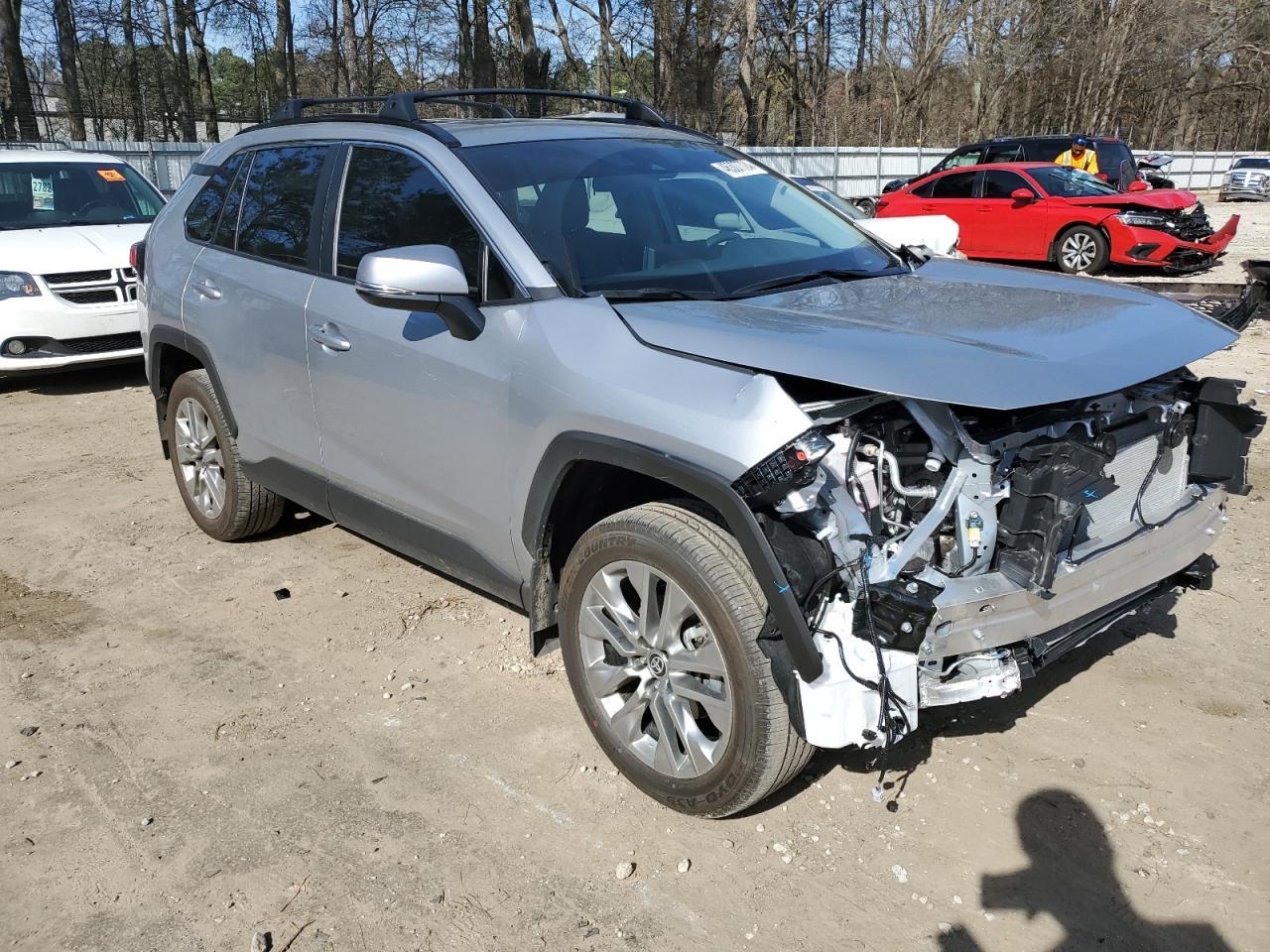 2024 TOYOTA RAV4 XLE P - Фото 4