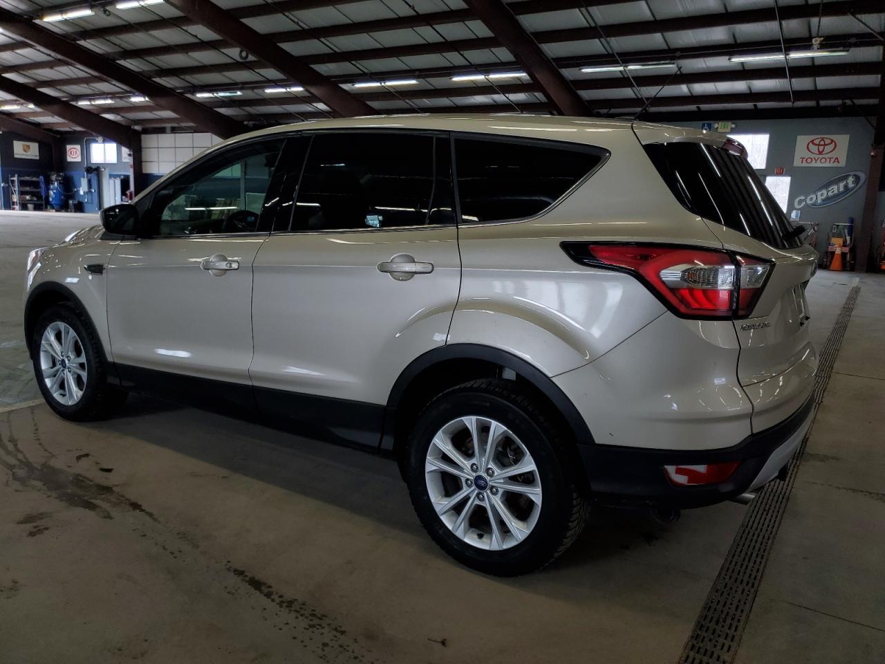 2017 FORD ESCAPE SE - Фото 2