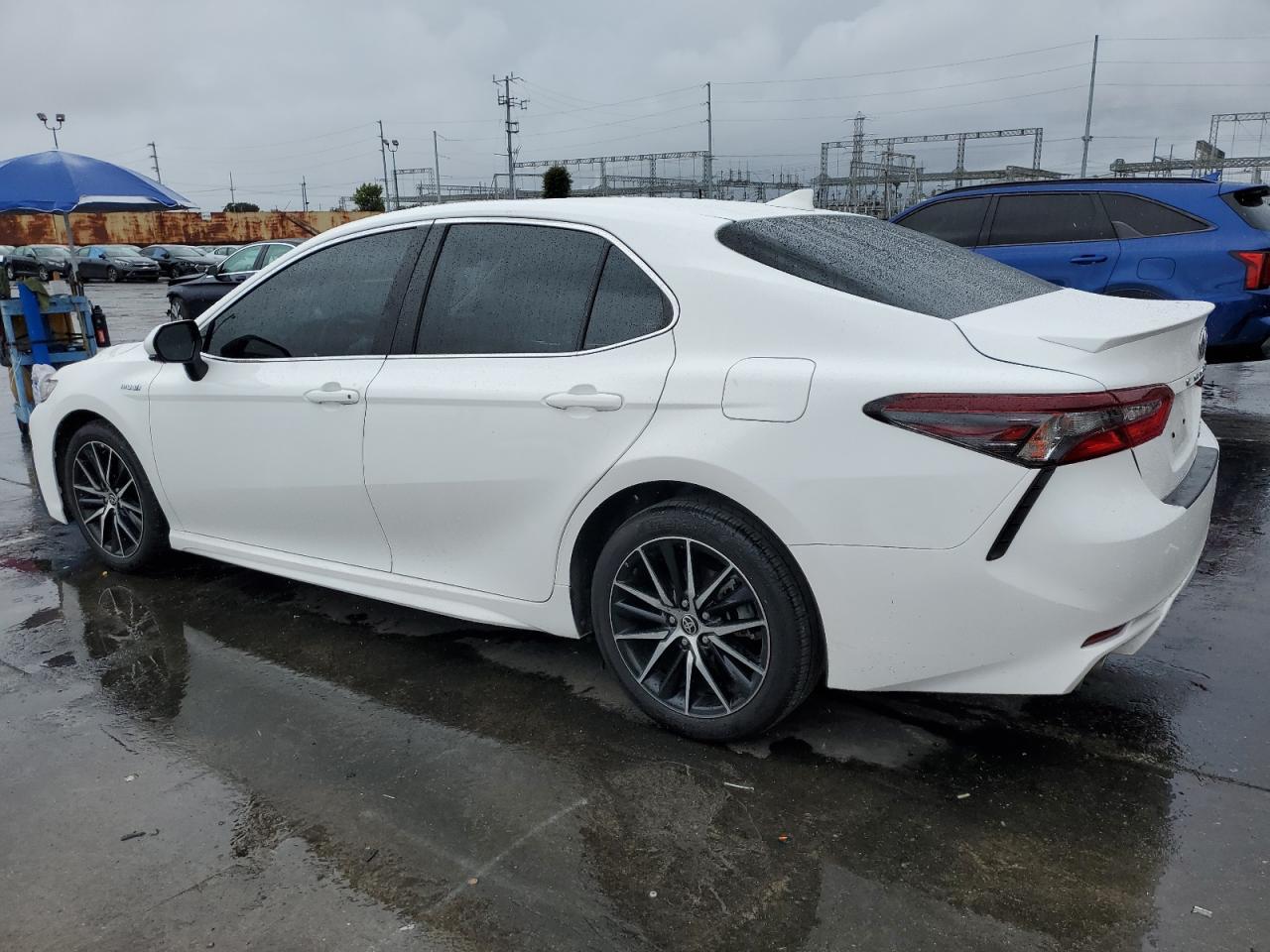 2021 TOYOTA CAMRY SE - Фото 2