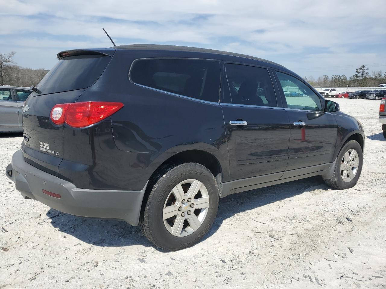 2011 CHEVROLET TRAVERSE L - Image 3