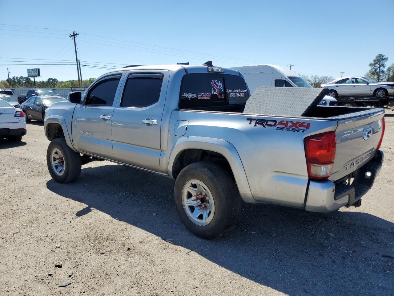 2017 TOYOTA TACOMA DOU - Фото 2