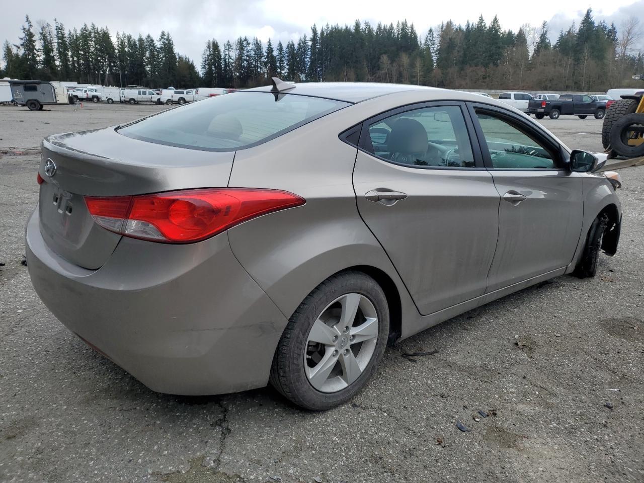 2013 HYUNDAI ELANTRA GL - Image 3
