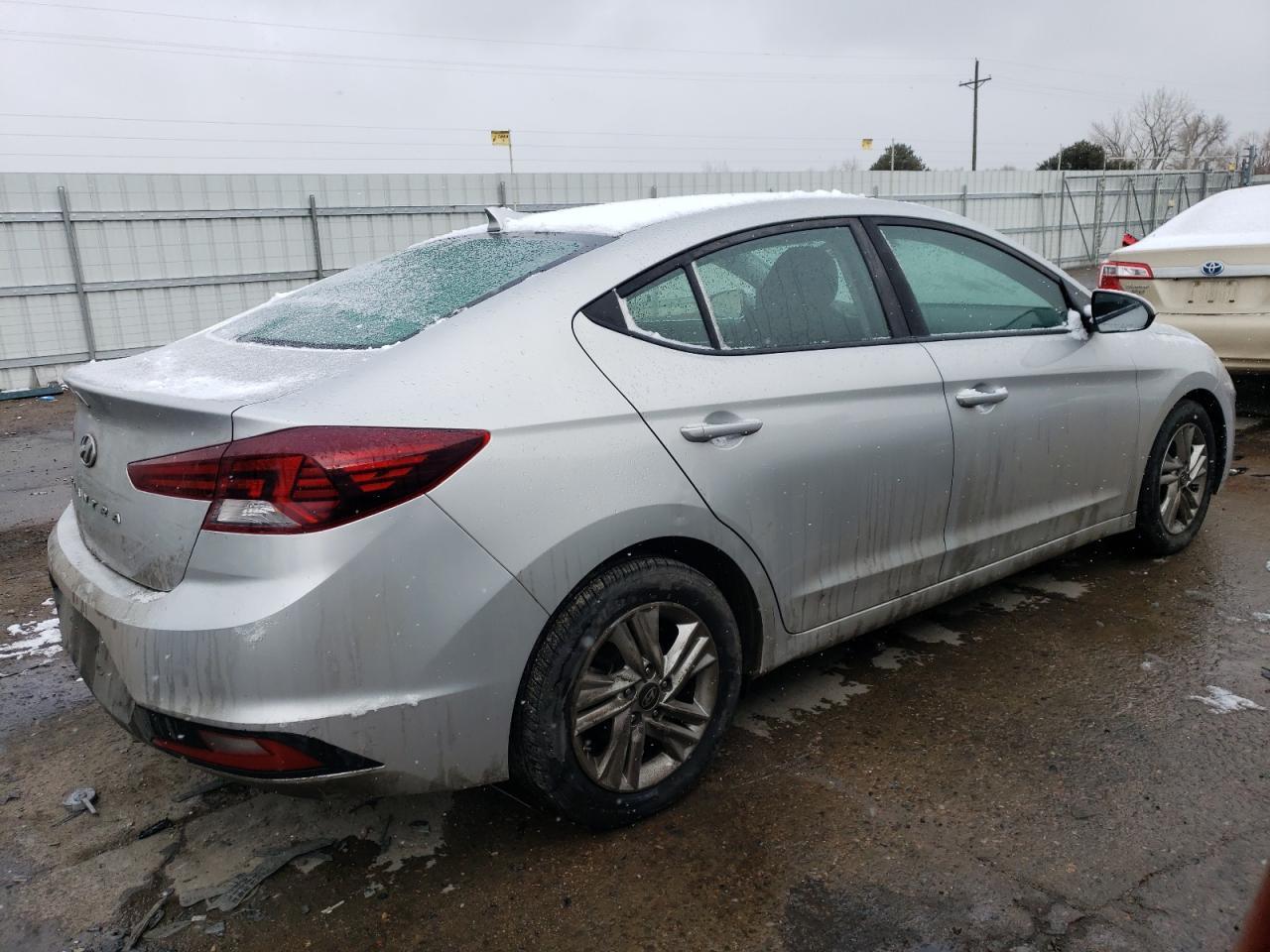 2019 HYUNDAI ELANTRA SE - Фото 3