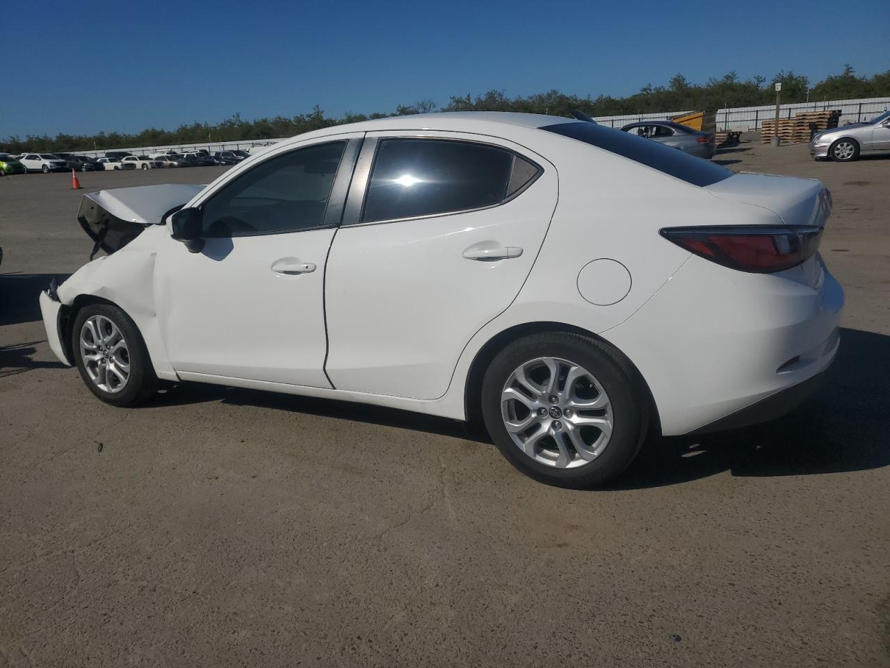 2017 TOYOTA YARIS IA - Фото 2