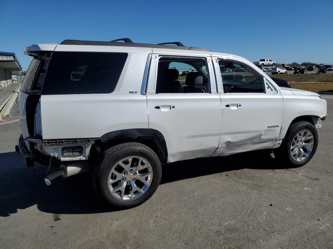 2016 GMC YUKON SLT - Фото 3