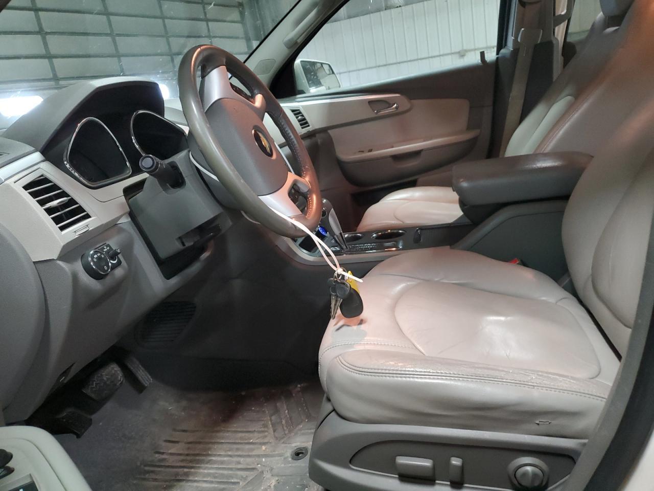 2011 CHEVROLET TRAVERSE L - Image 7