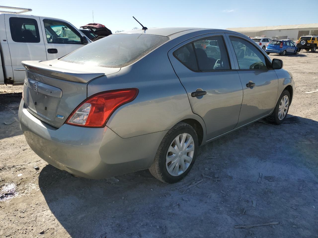 2014 NISSAN VERSA S - Фото 3