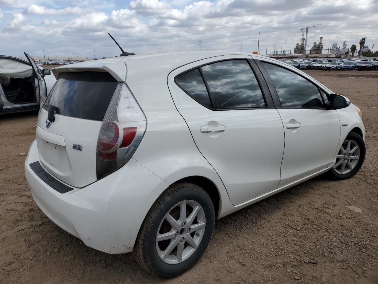2013 TOYOTA PRIUS C - Фото 3