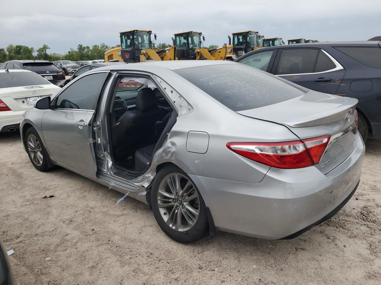 2017 TOYOTA CAMRY LE - Image 2