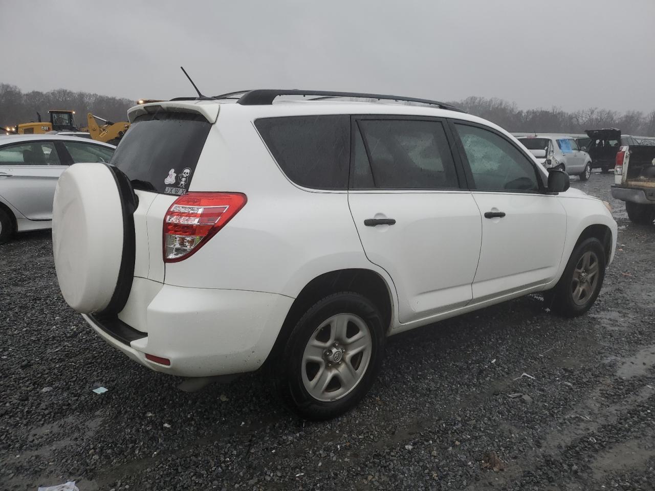 2011 TOYOTA RAV4 - Image 3