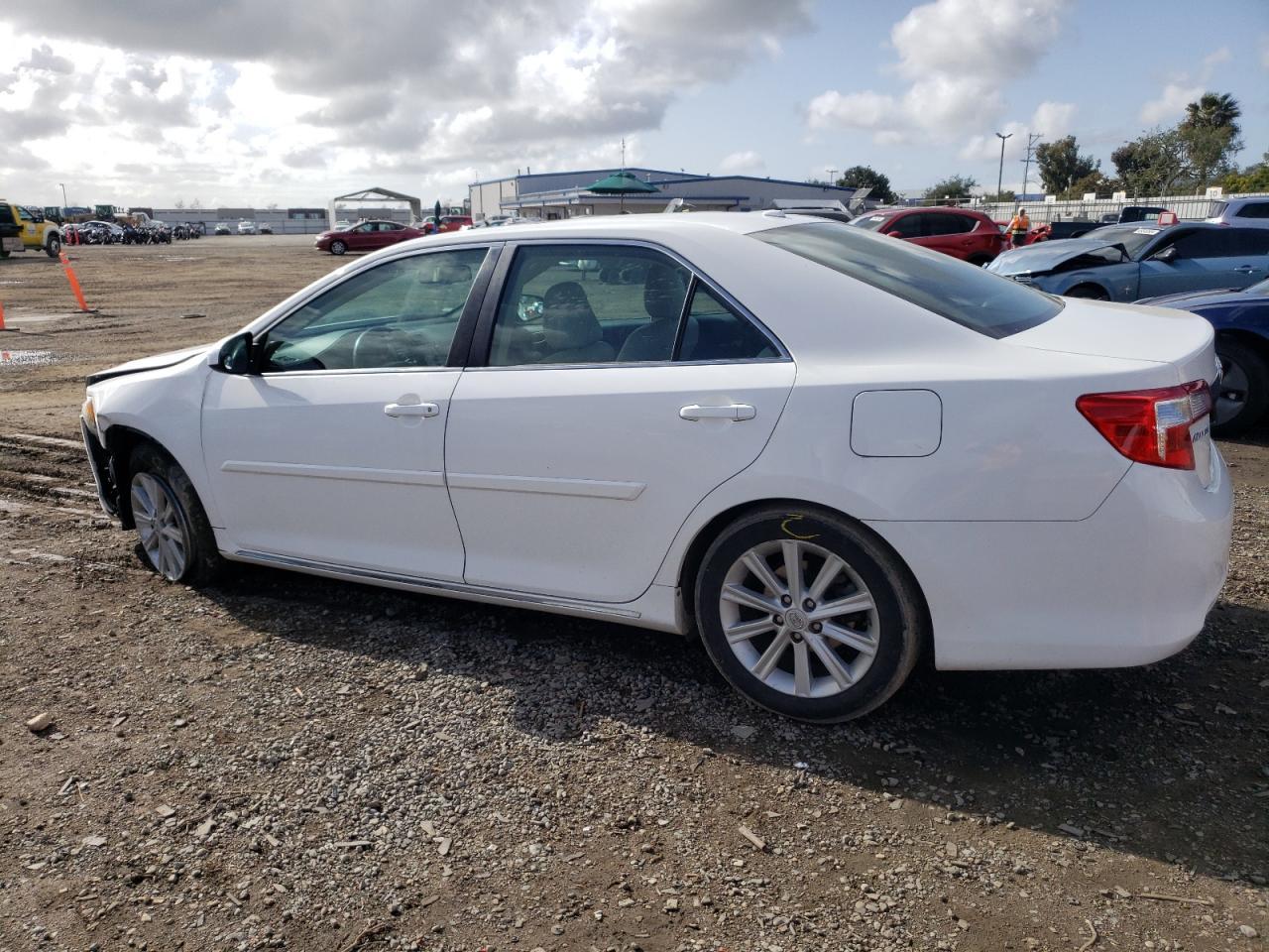 2013 TOYOTA CAMRY L - Фото 2