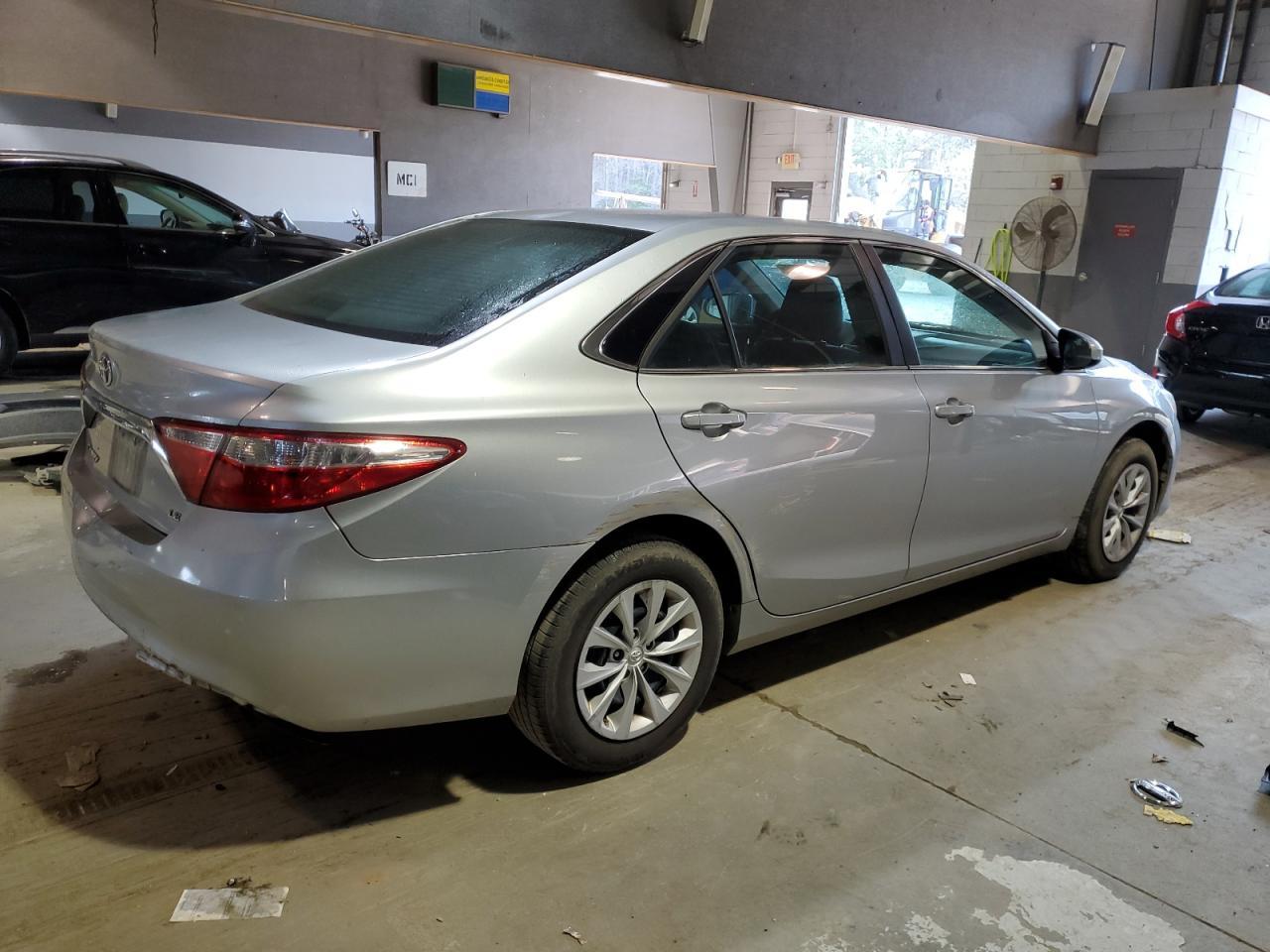 2016 TOYOTA CAMRY LE - Фото 3