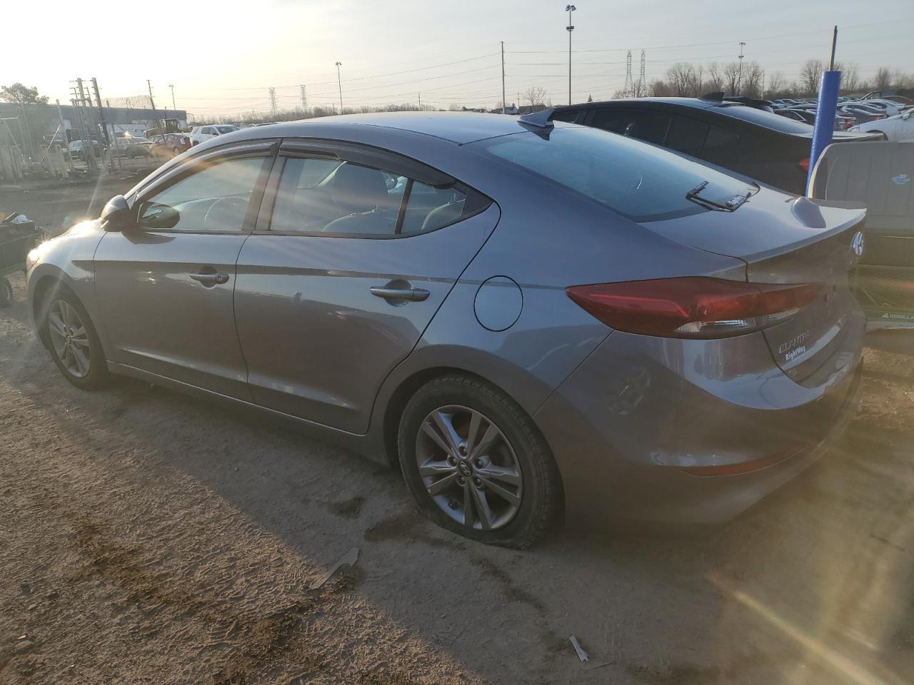 2018 HYUNDAI ELANTRA SE - Фото 2