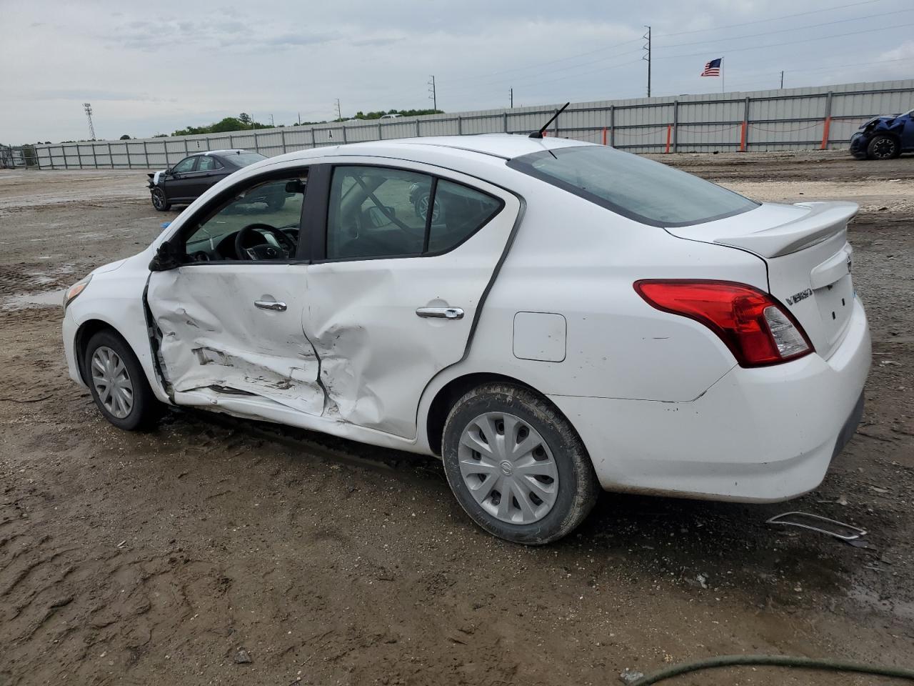 2016 NISSAN VERSA S - Image 2