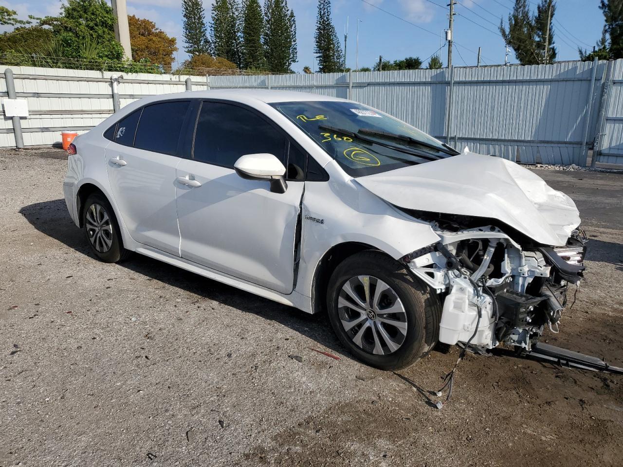 2021 TOYOTA COROLLA LE - Фото 4