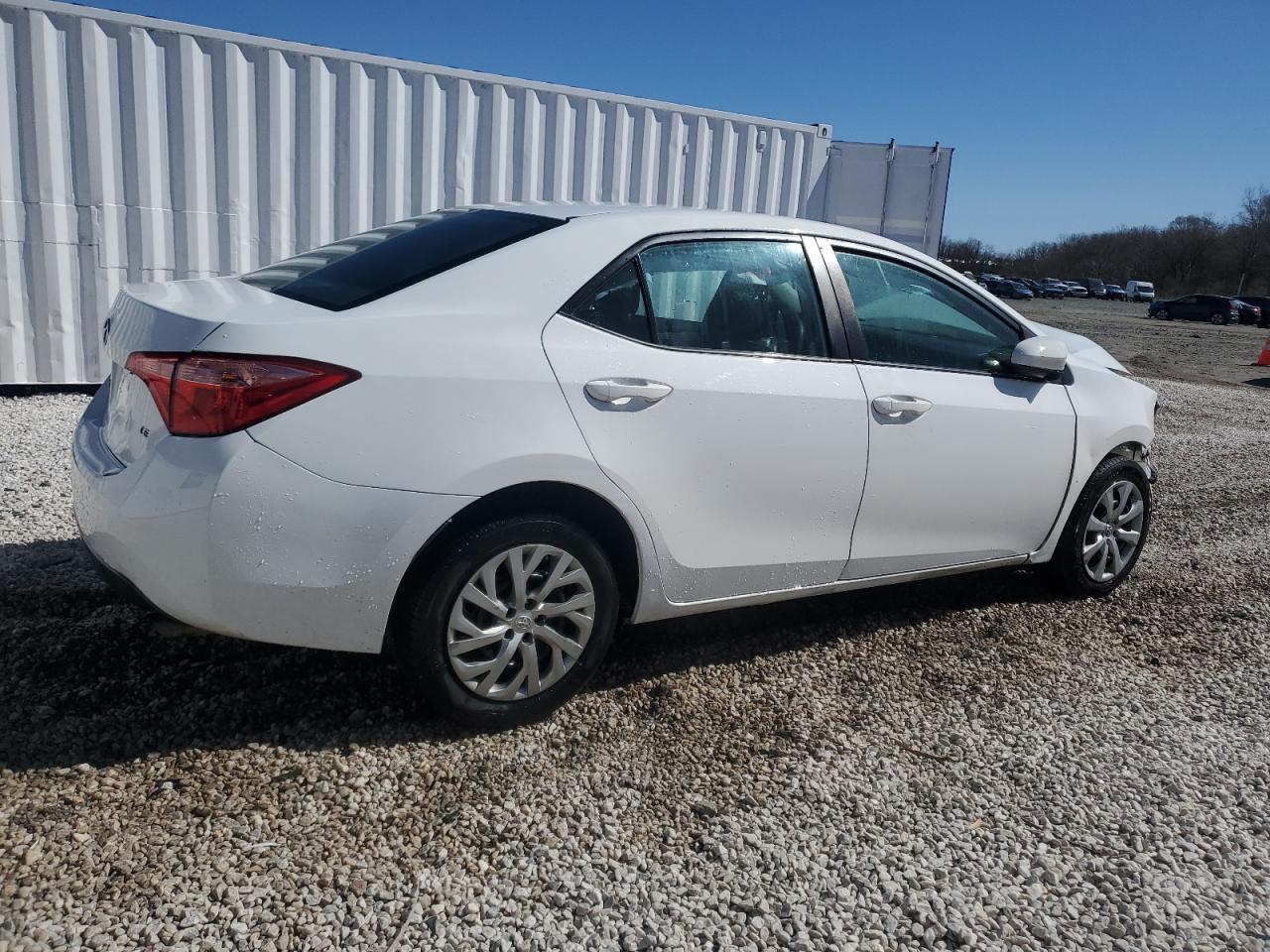 2019 TOYOTA COROLLA L - Фото 3