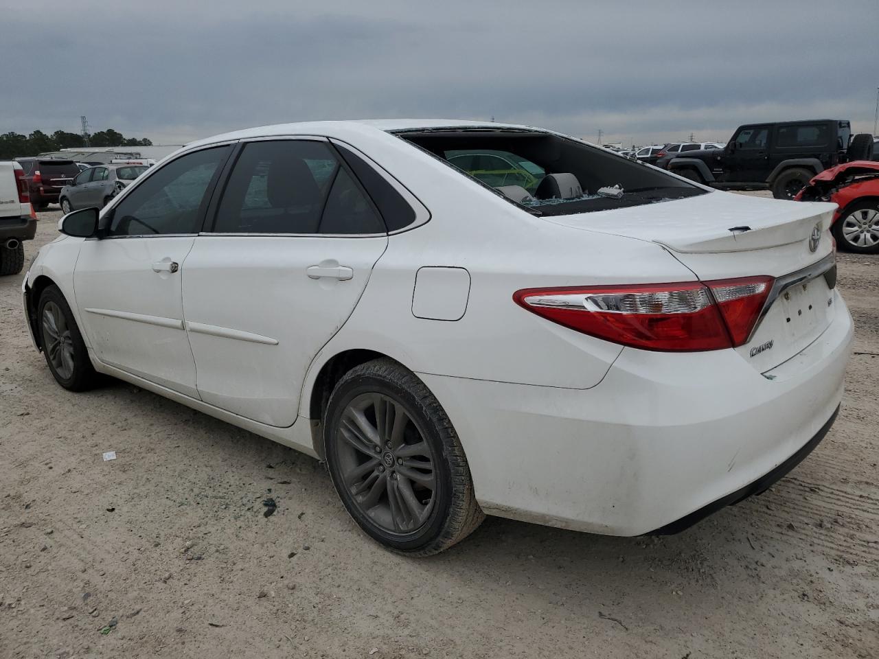 2016 TOYOTA CAMRY LE - Фото 2