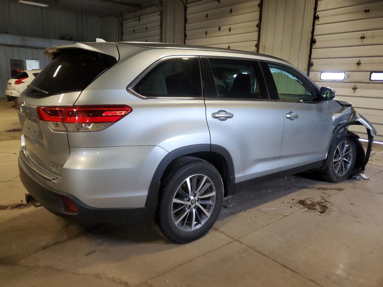 2019 TOYOTA HIGHLANDER - Фото 3