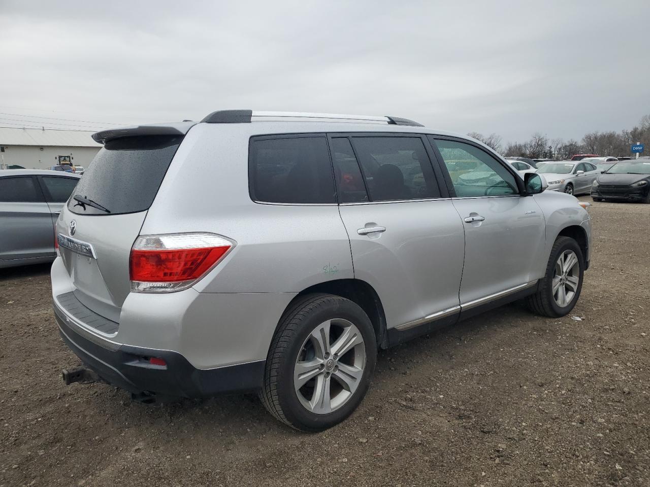 2011 TOYOTA HIGHLANDER - Фото 3