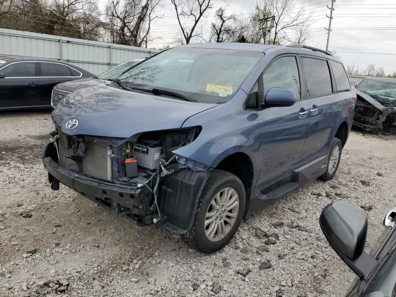 2015 TOYOTA SIENNA XLE