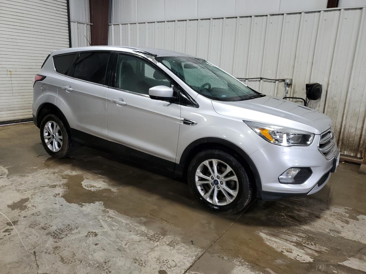 2017 FORD ESCAPE SE - Image 4