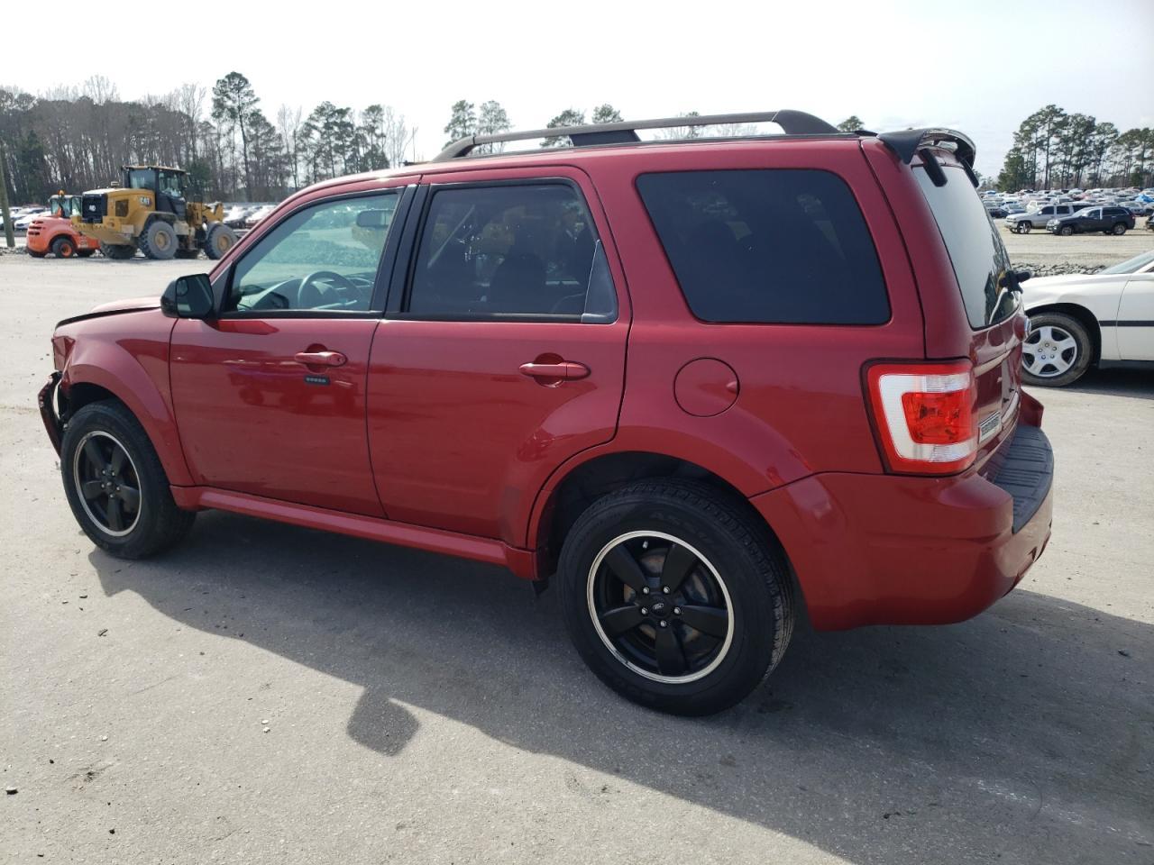 2010 FORD ESCAPE XLT - Image 2