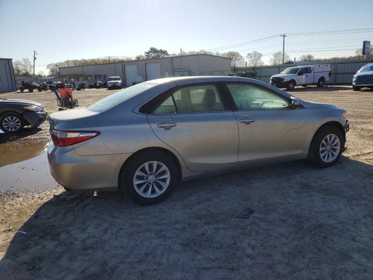 2017 TOYOTA CAMRY LE - Фото 3