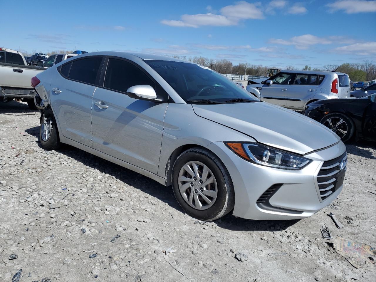 2017 HYUNDAI ELANTRA SE - Image 4
