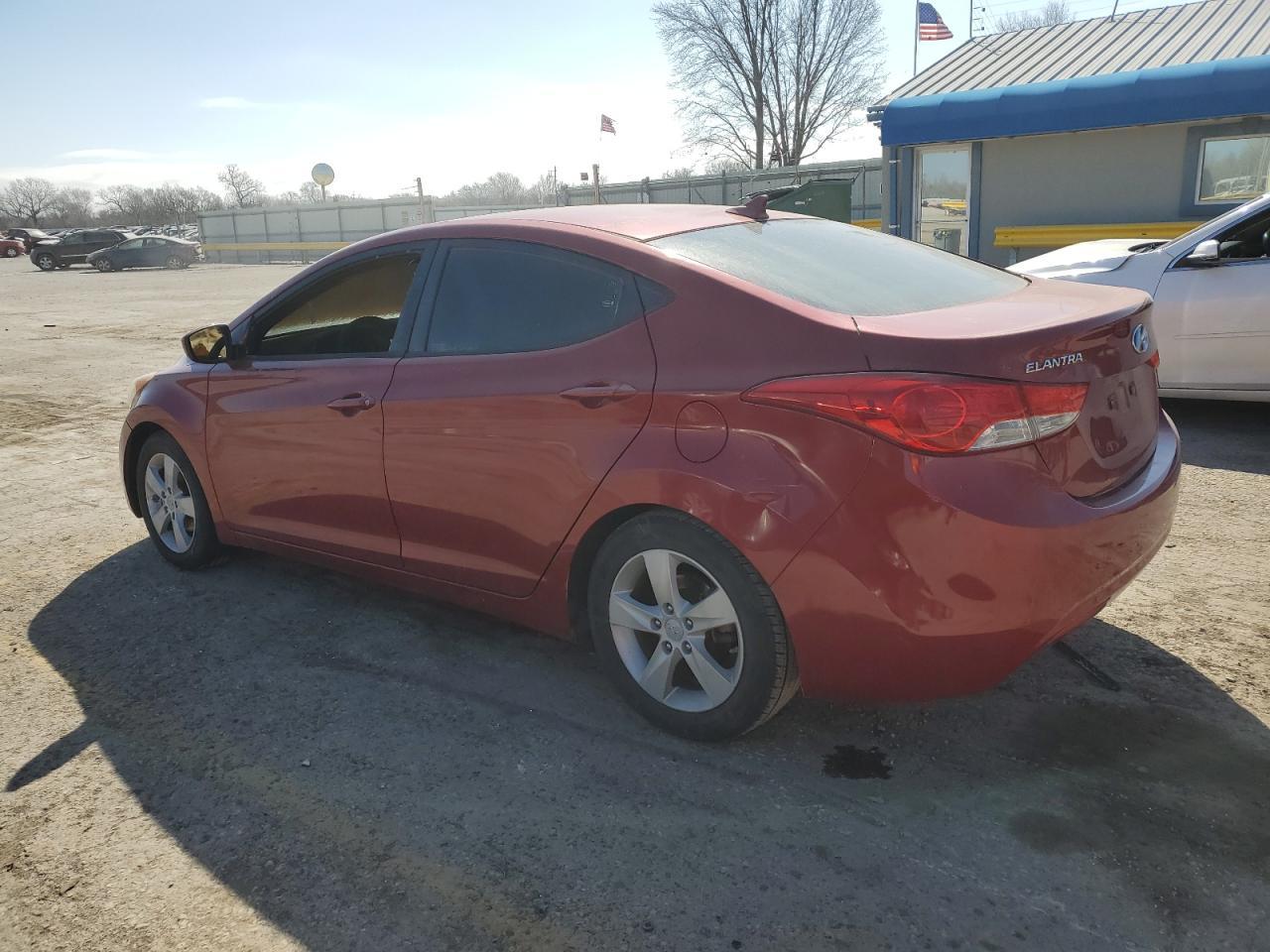 2013 HYUNDAI ELANTRA GL - Image 2