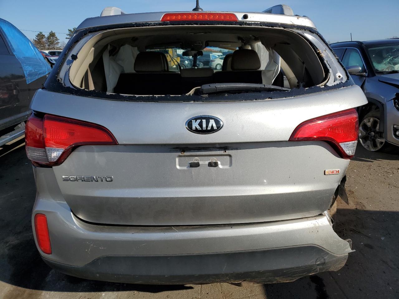 2015 KIA SORENTO LX - Image 6