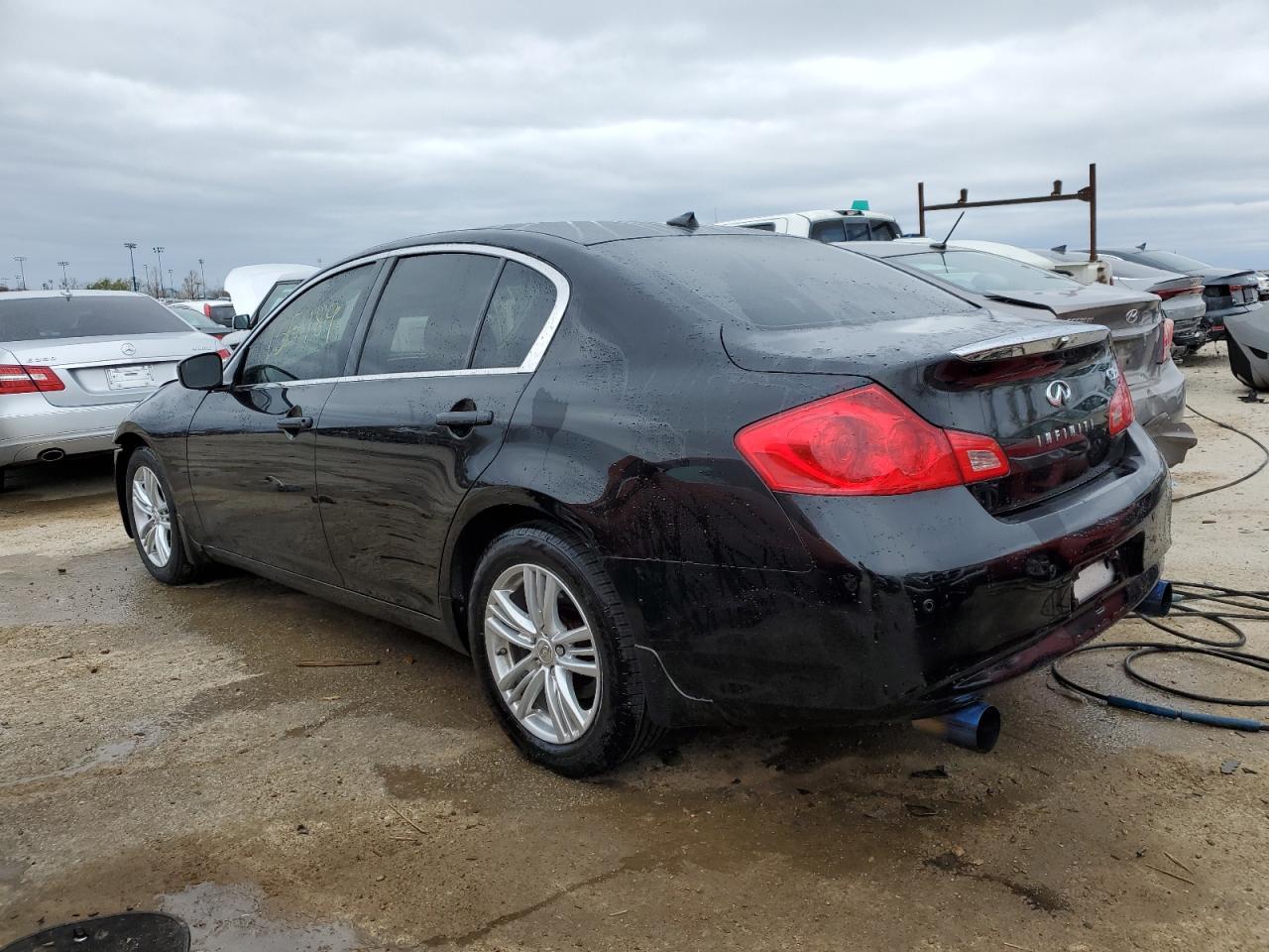 2011 INFINITI G37 - Фото 2
