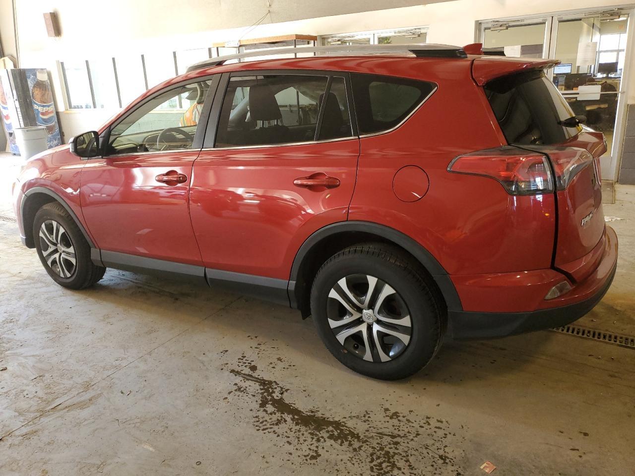 2017 TOYOTA RAV4 LE - Фото 2