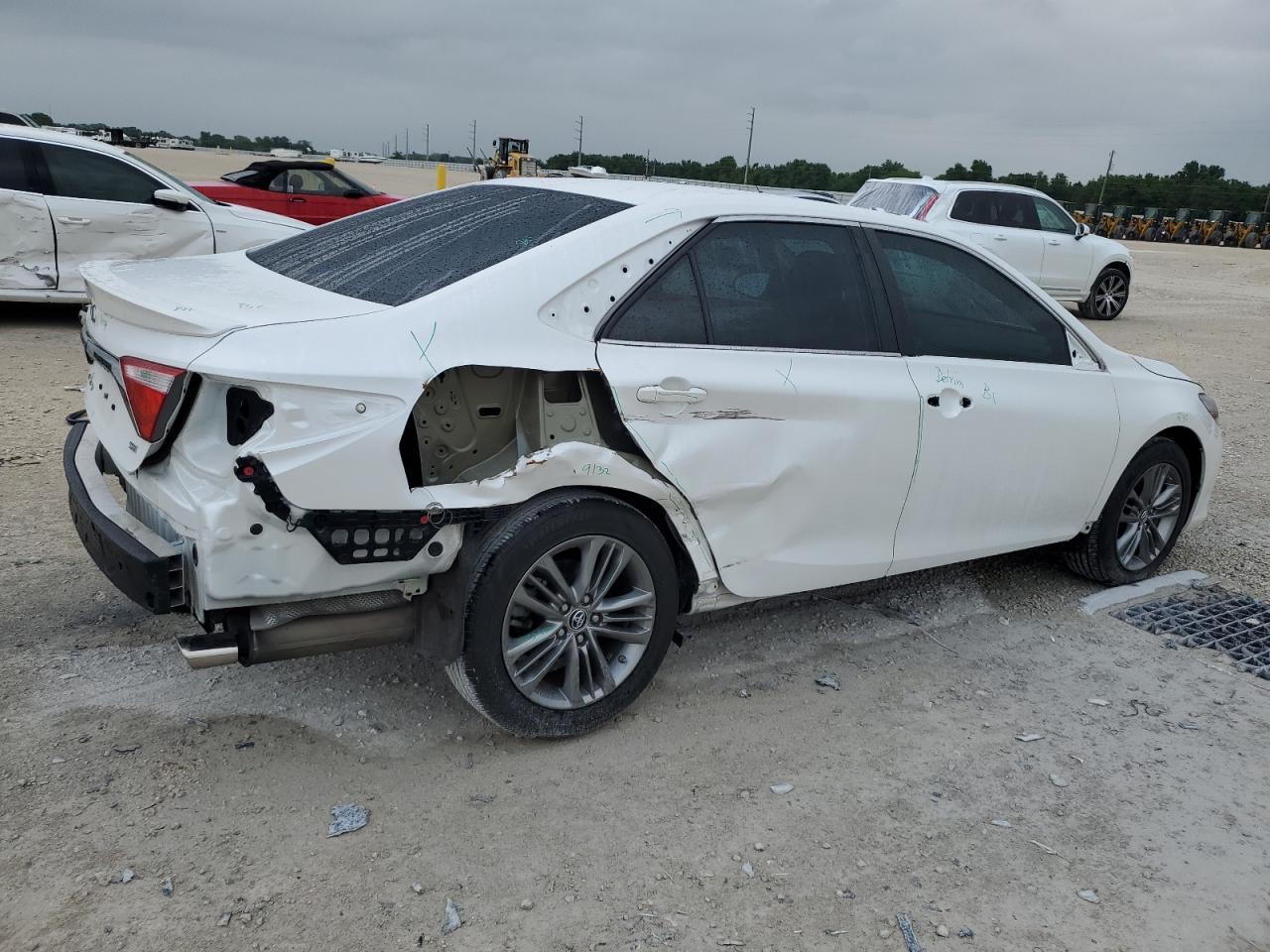 2016 TOYOTA CAMRY LE - Image 3