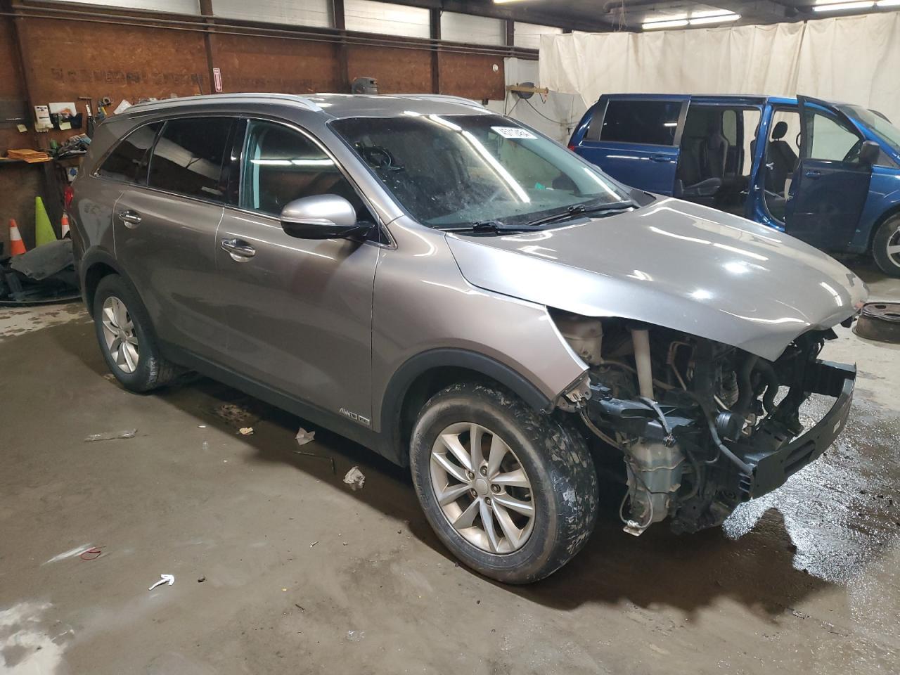 2017 KIA SORENTO LX - Image 4