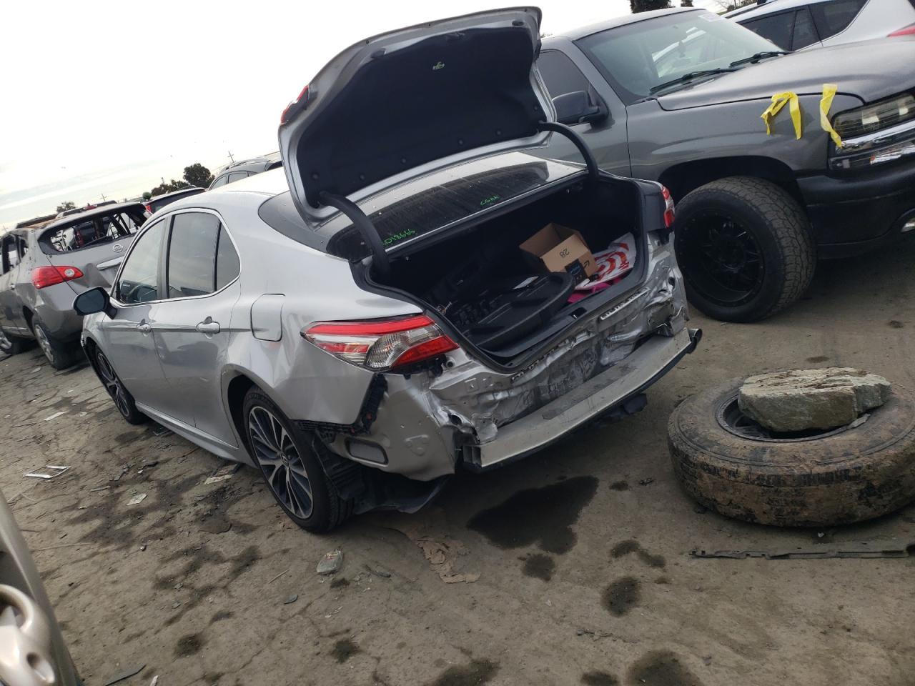 2018 TOYOTA CAMRY L - Фото 2