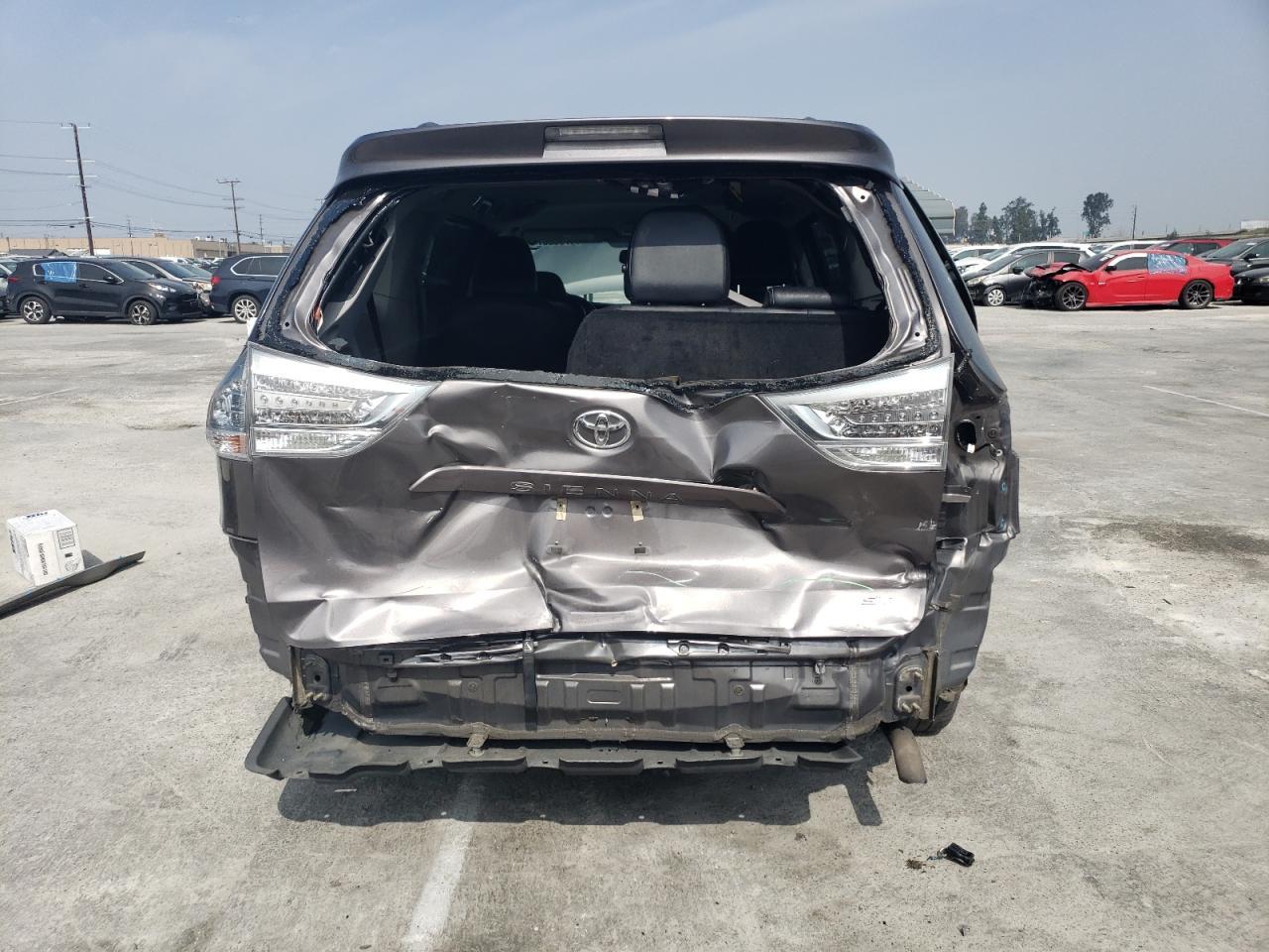 2015 TOYOTA SIENNA SPO - Фото 6