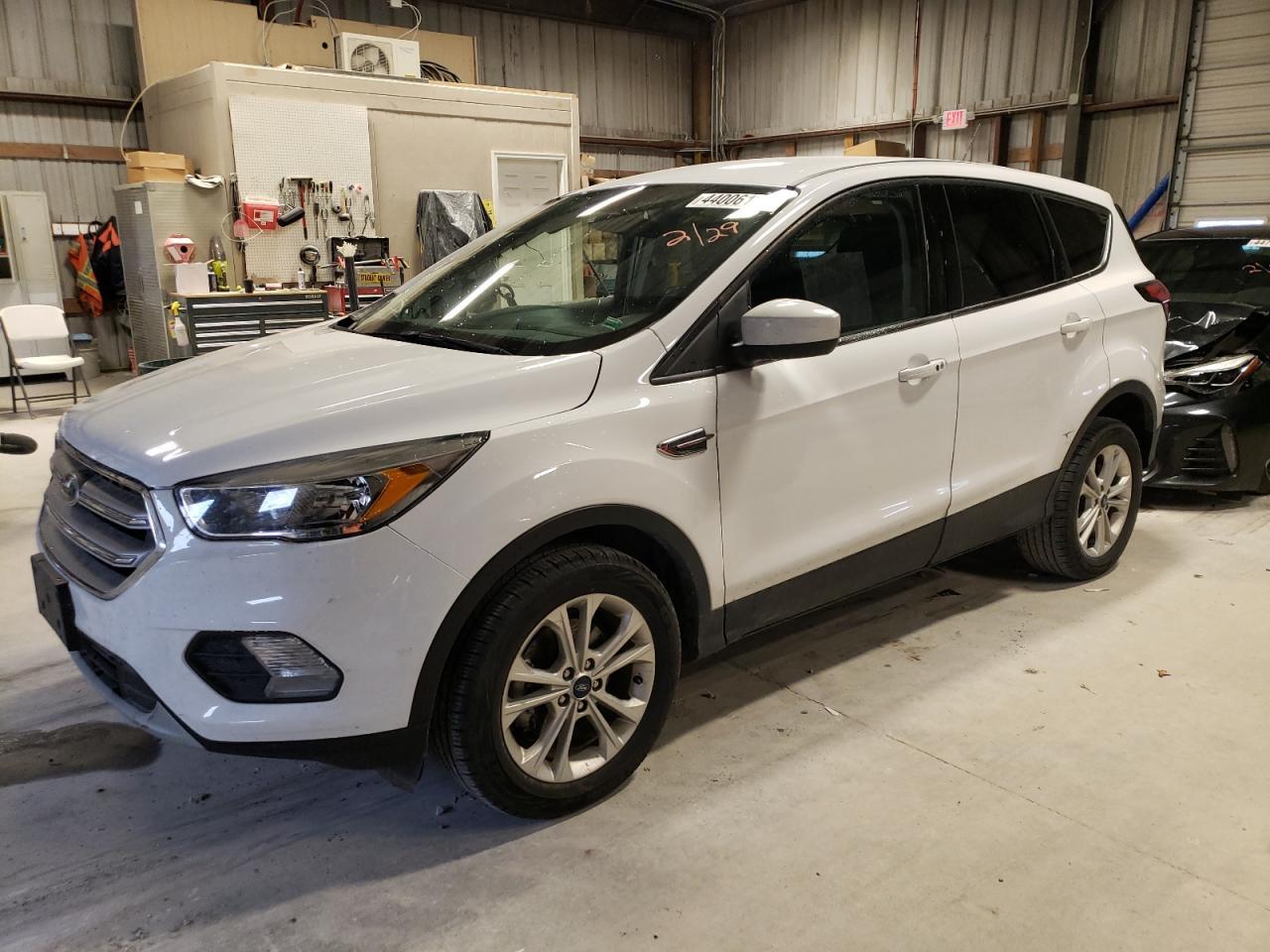 2019 FORD ESCAPE SE car image