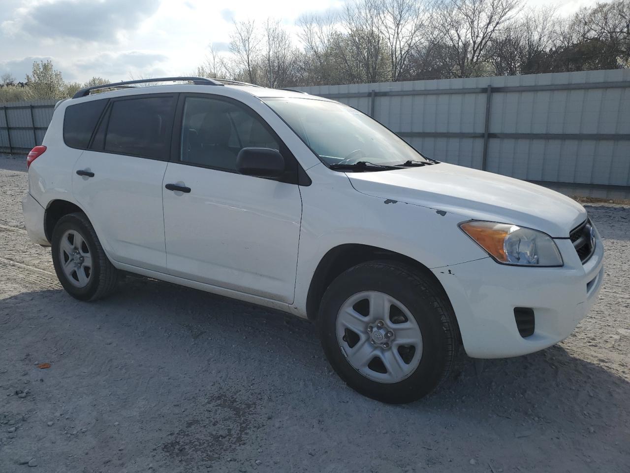 2011 TOYOTA RAV4 - Image 4