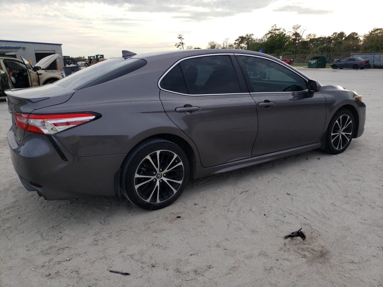 2020 TOYOTA CAMRY SE - Image 3