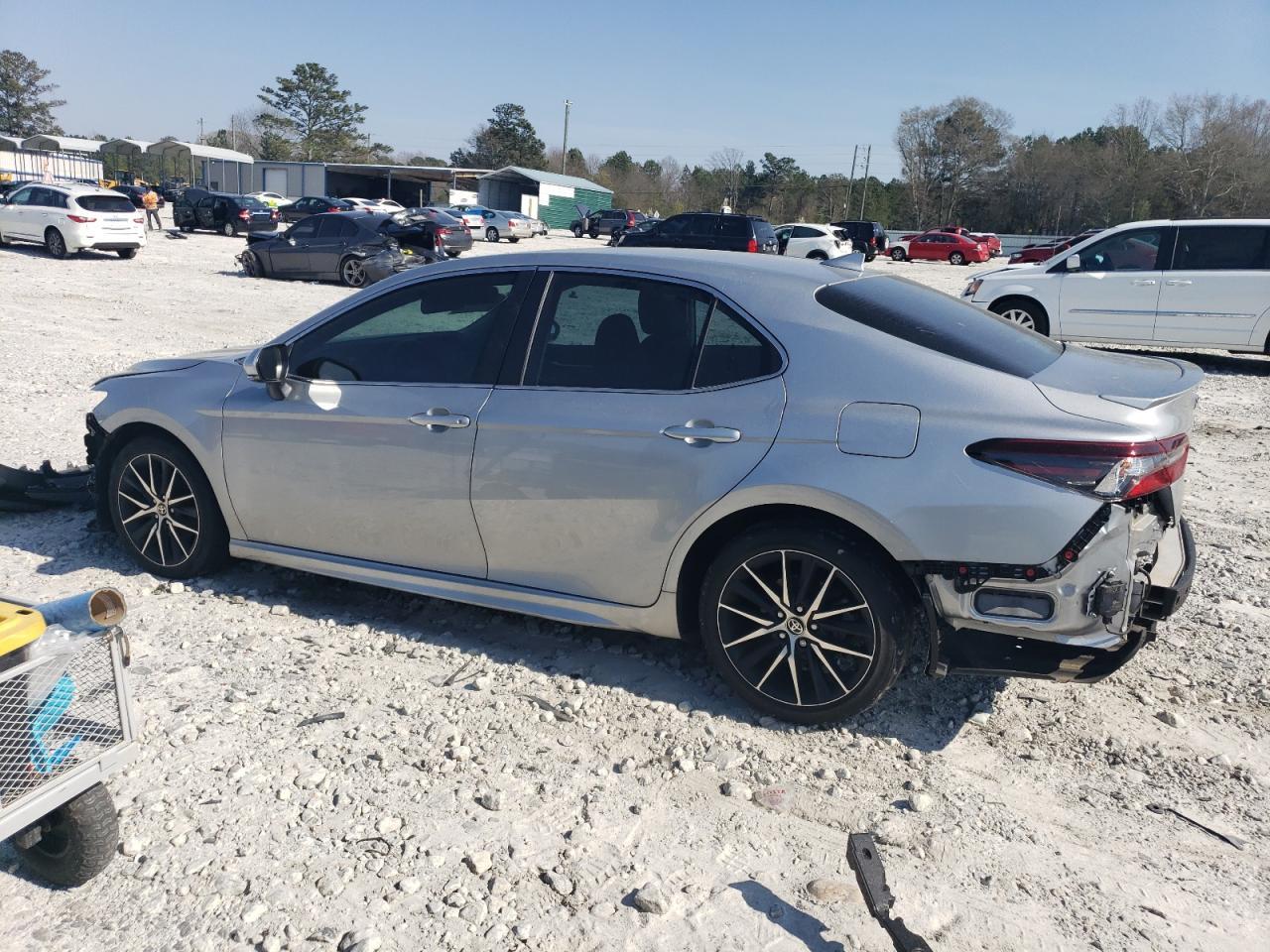2021 TOYOTA CAMRY SE - Фото 2
