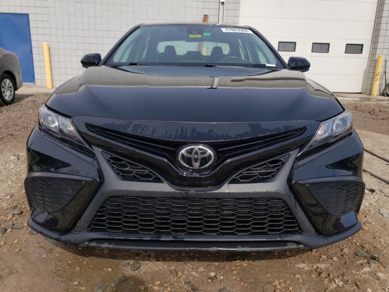 2021 TOYOTA CAMRY SE - Image 5