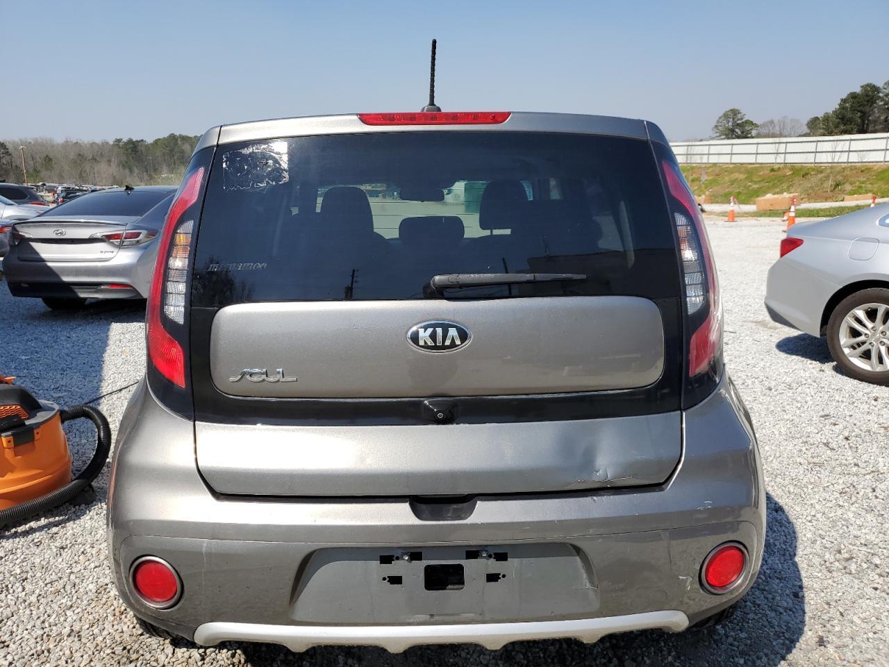 2017 KIA SOUL + - Image 6