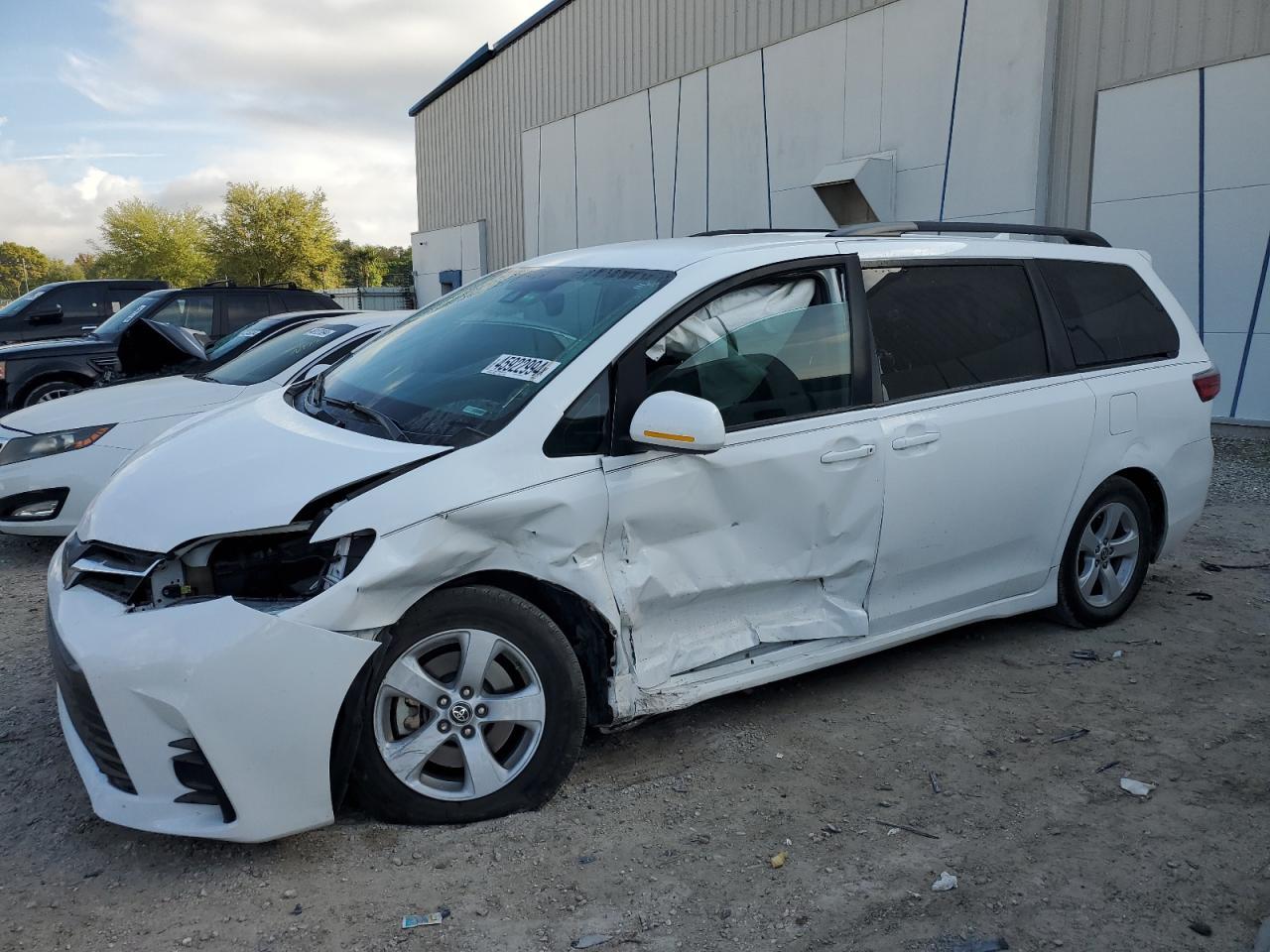 2020 TOYOTA SIENNA LE