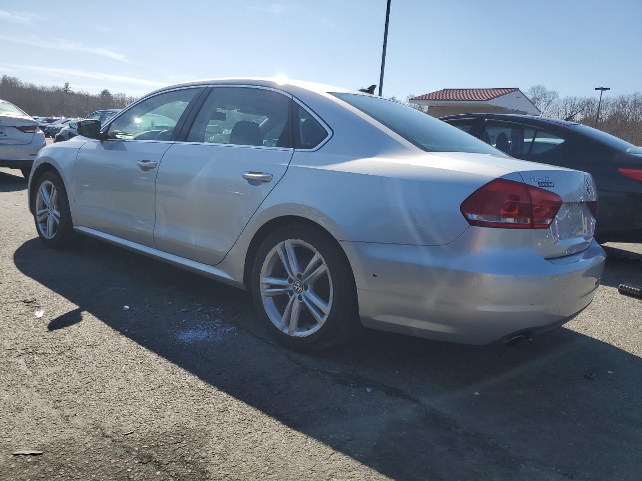 2014 VOLKSWAGEN PASSAT SE - Фото 2