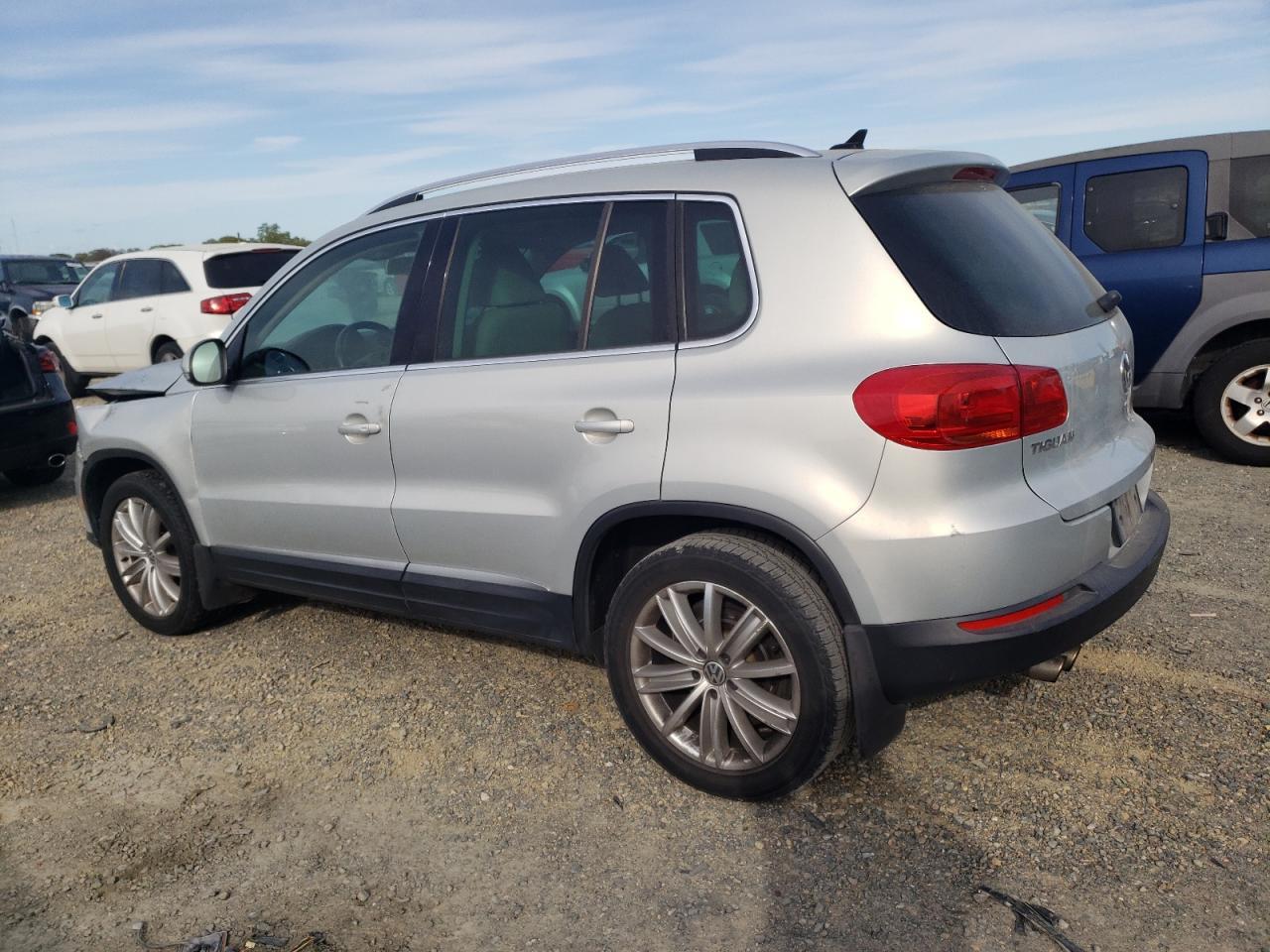 2015 VOLKSWAGEN TIGUAN S - Фото 2