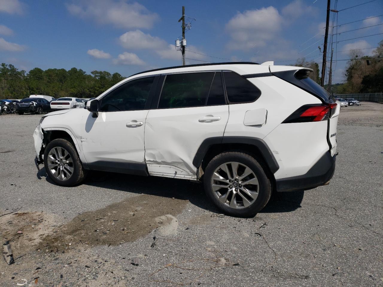 2019 TOYOTA RAV4 XLE P - Фото 2