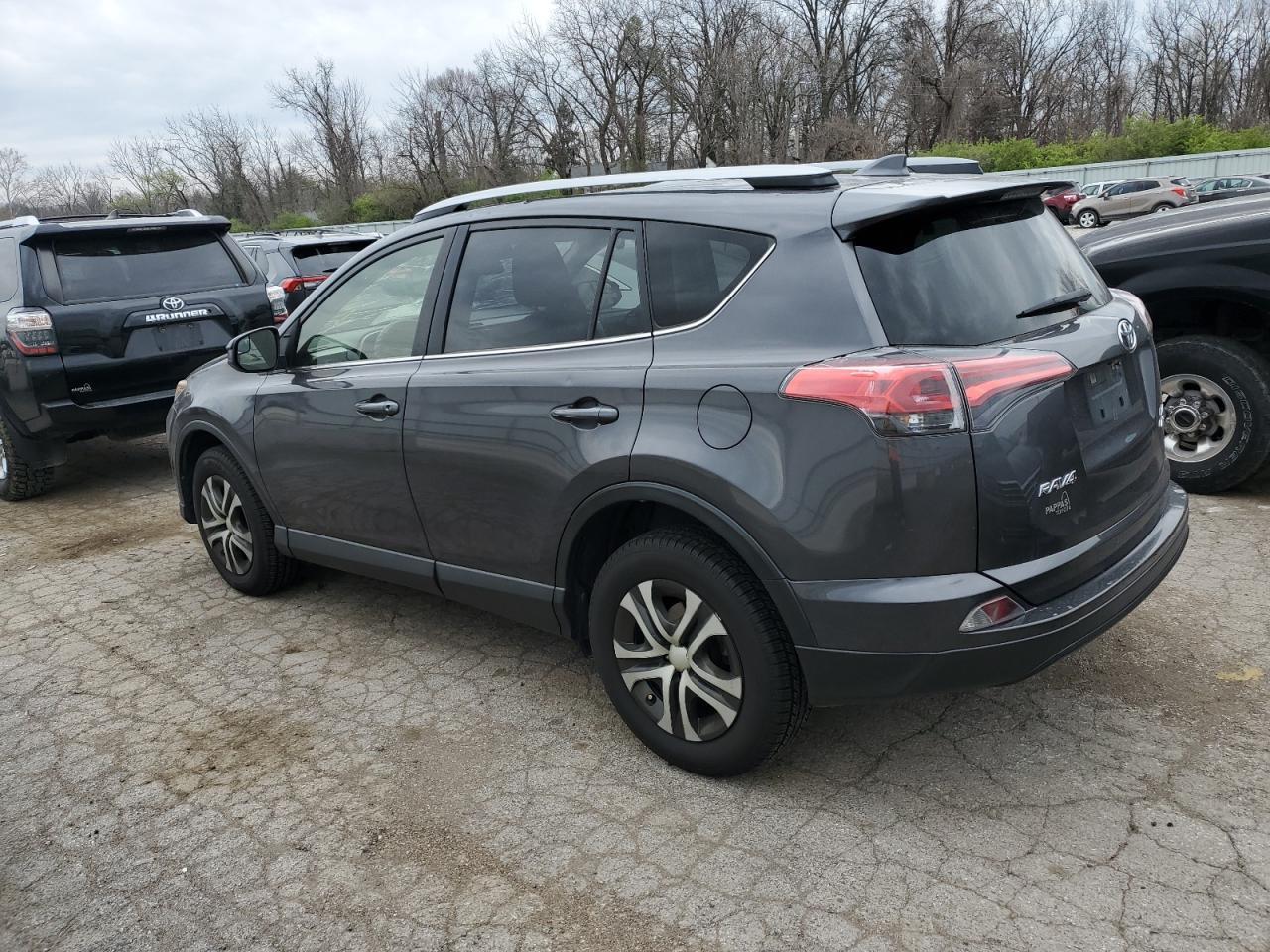 2018 TOYOTA RAV4 LE - Фото 2
