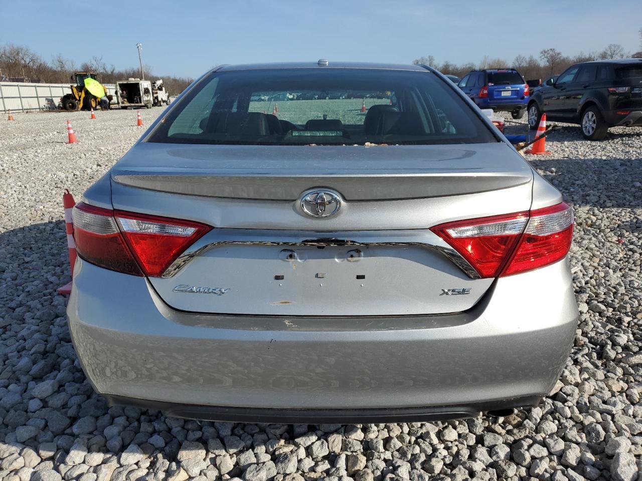 2017 TOYOTA CAMRY LE - Image 6