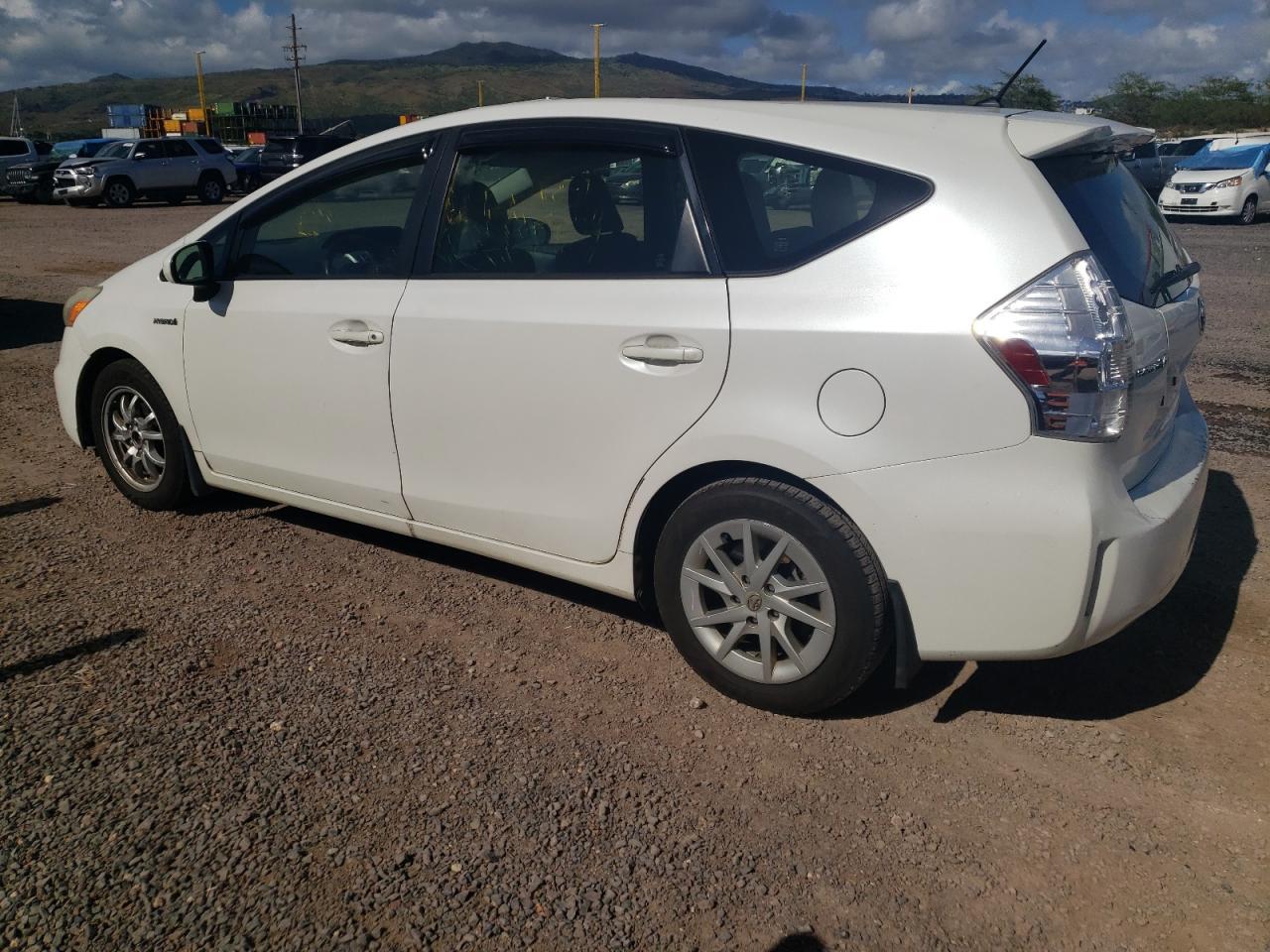 2013 TOYOTA PRIUS V - Фото 2