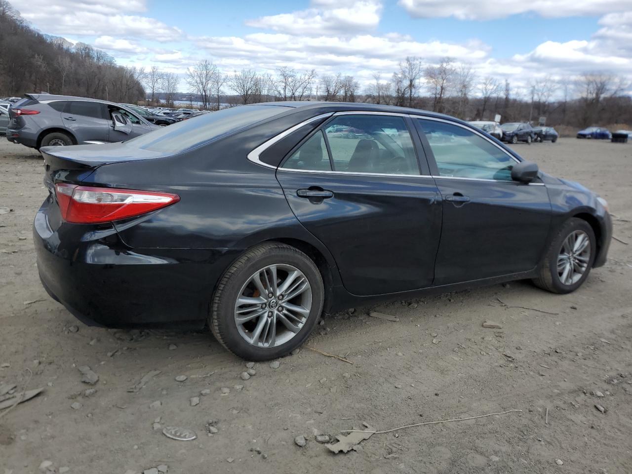 2015 TOYOTA CAMRY LE - Image 3